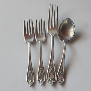 VTG.4 pcs.Elegant Old Colony Pattern By1847 Rogers Bros.XS Triple, Silverplated.